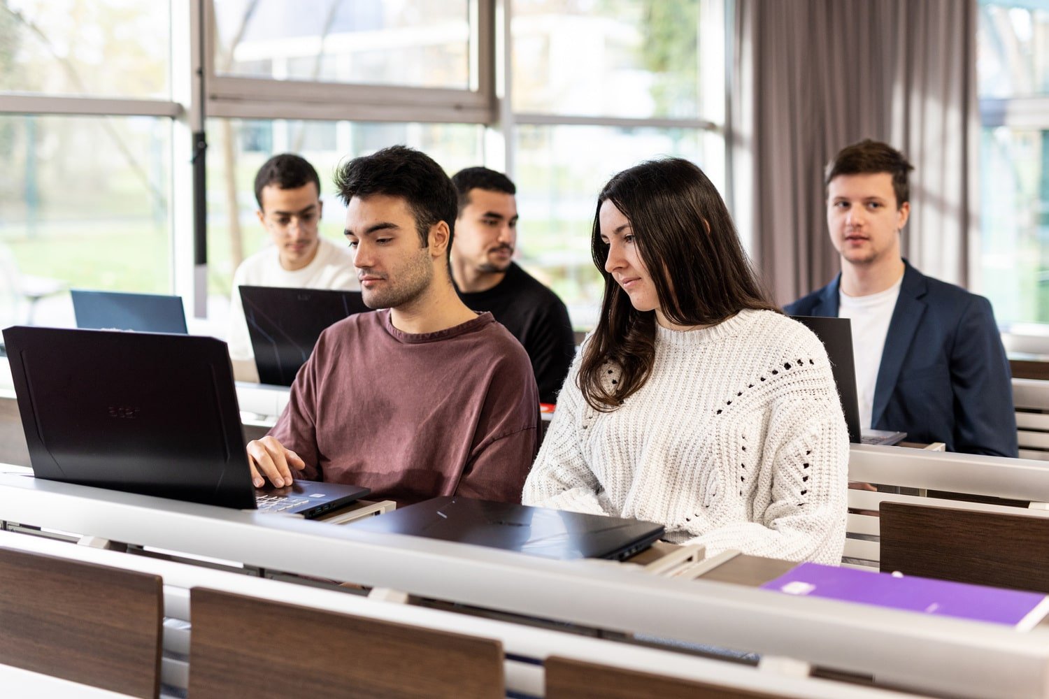 Les bachelors de l’informatique et des ressources humaines sous statut étudiant